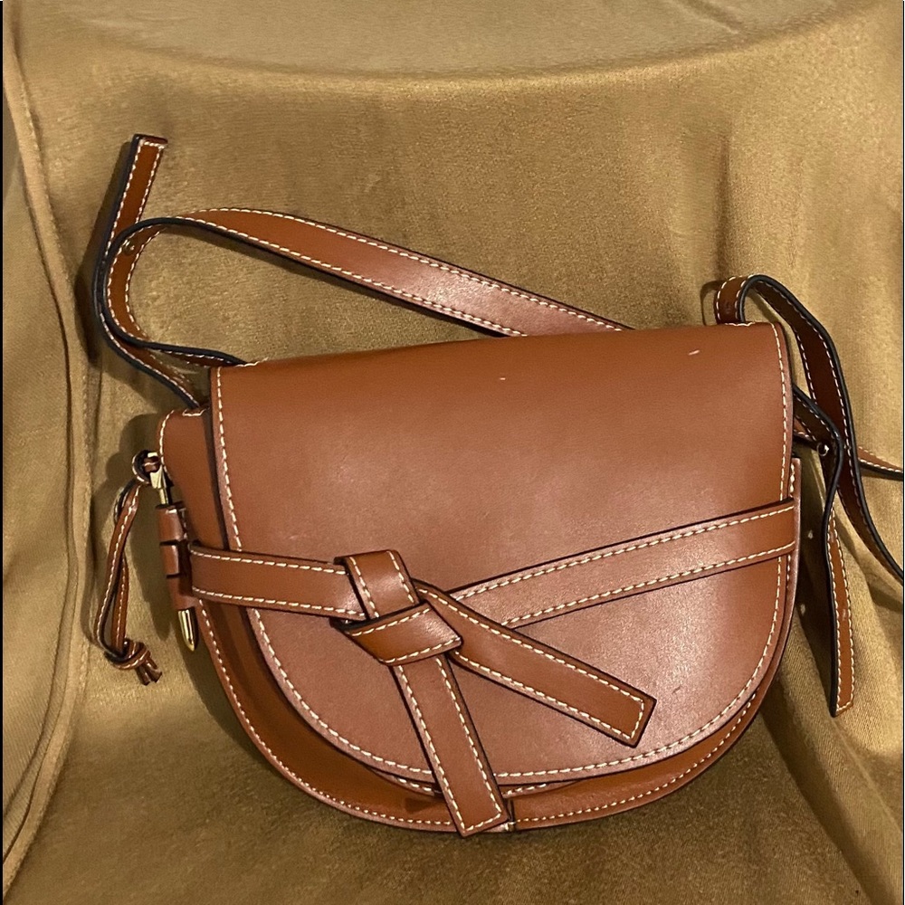 Adorable, stylish crossbody purse!!